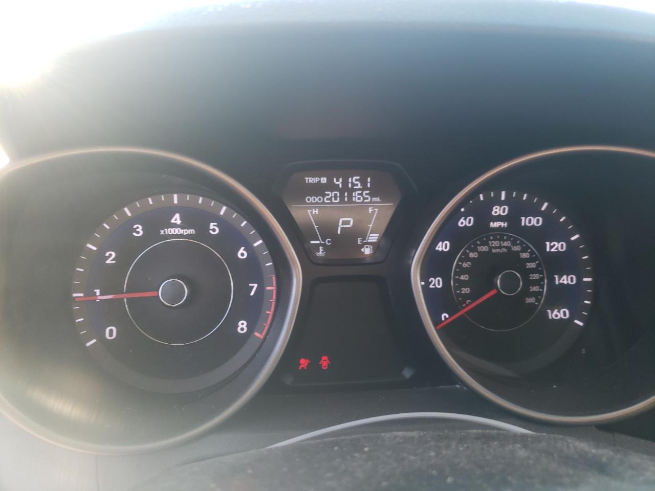 Photo 8 from auction – 2012 HYUNDAI ELANTRA GL with VIN 5NPDH4AE2CH087063