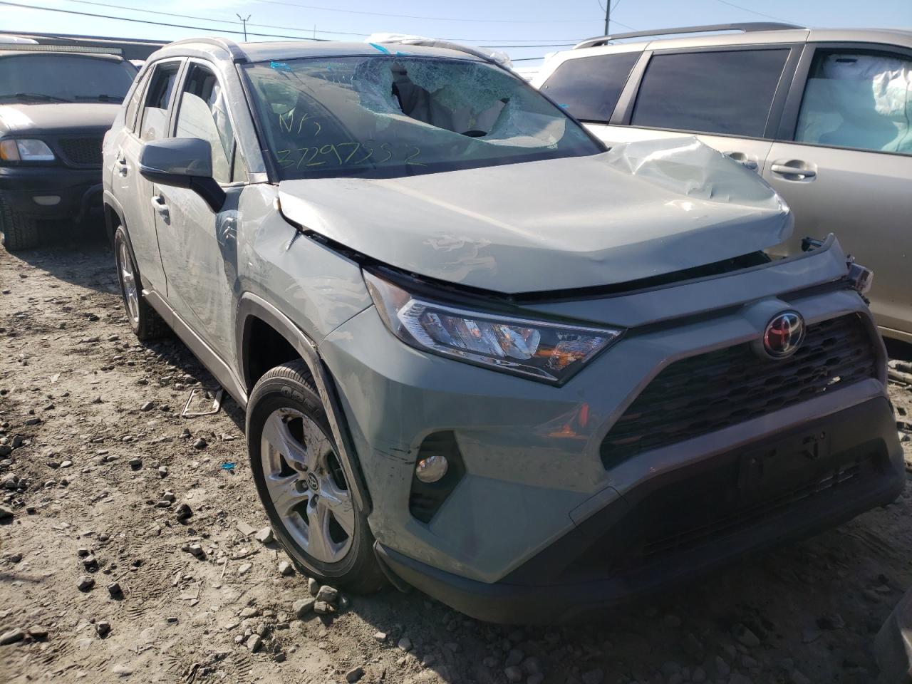 Photo 1 from auction – 2019 TOYOTA RAV4 XLE with VIN JTMP1RFV8KJ019668