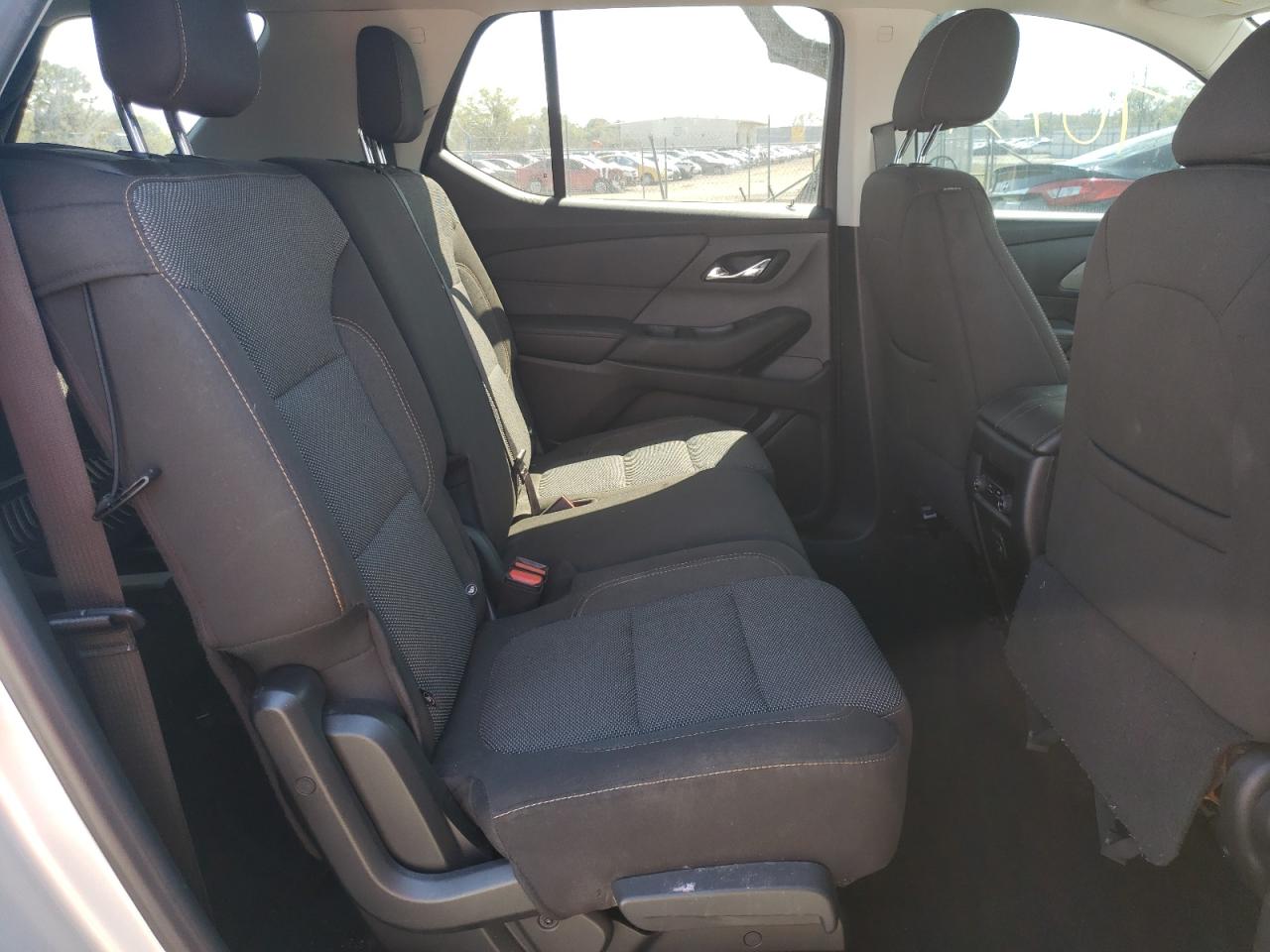 Photo 6 from auction – 2018 CHEVROLET TRAVERSE L with VIN 1GNERFKW0JJ214098