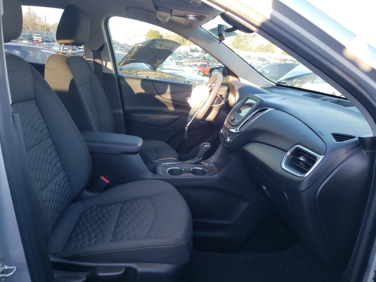 Photo 5 from auction – 2019 CHEVROLET EQUINOX LT with VIN 2GNAXKEV6K6124484