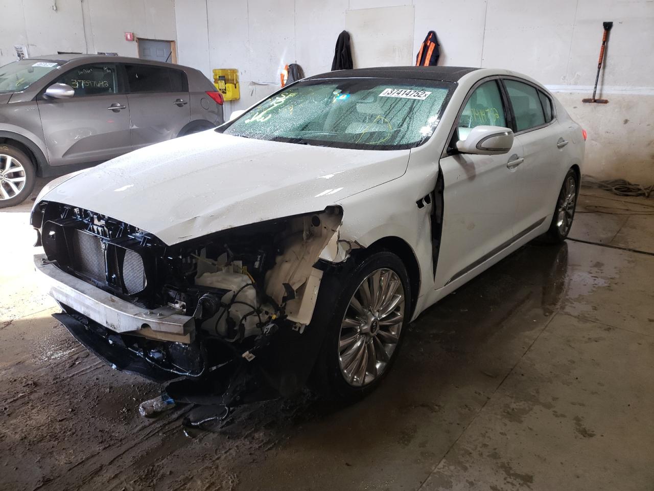 Photo 2 from auction – 2015 KIA K900 with VIN KNALW4D47F6023133