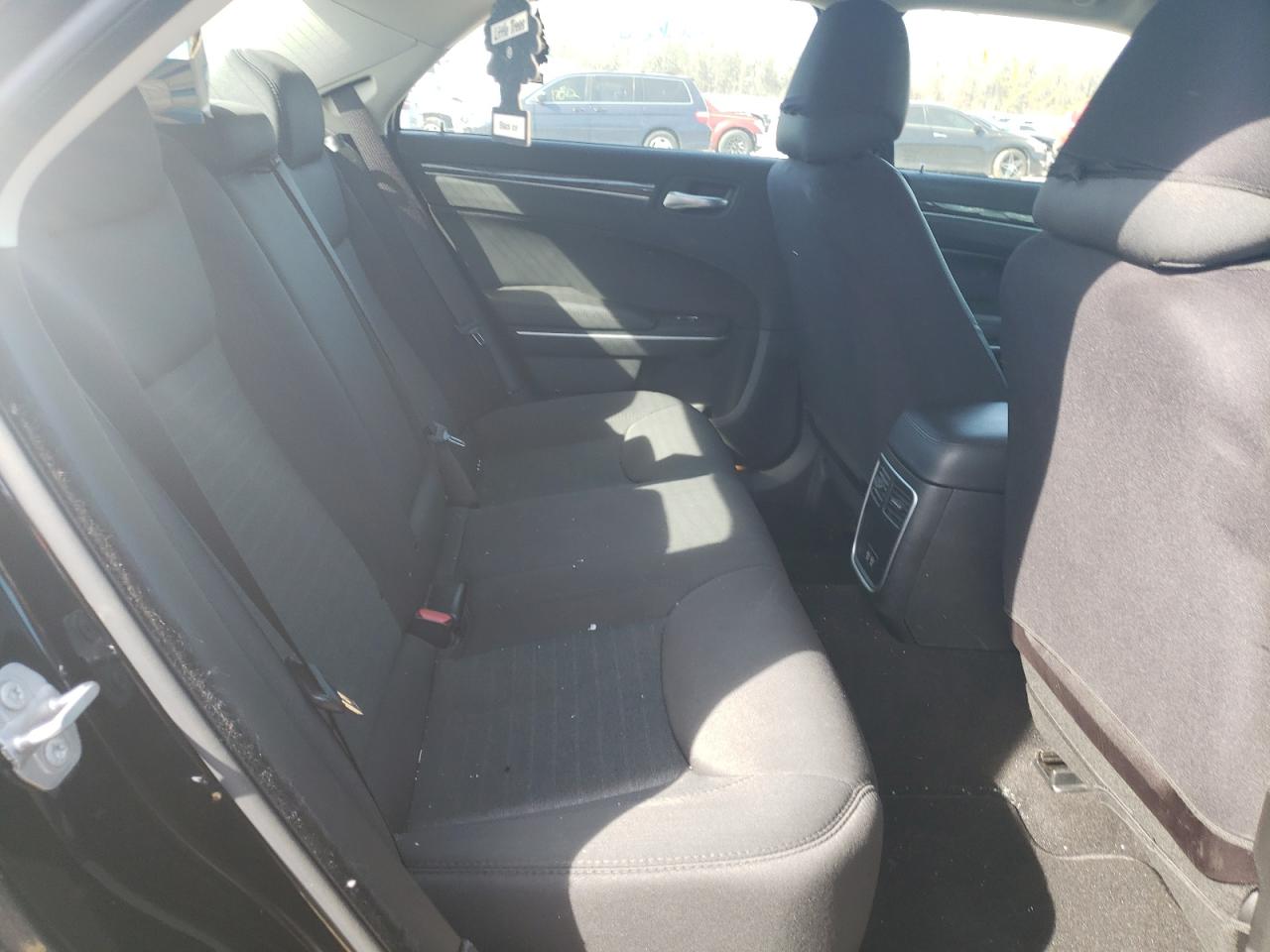 Photo 6 from auction – 2019 CHRYSLER 300 TOURIN with VIN 2C3CCAAG5KH690644