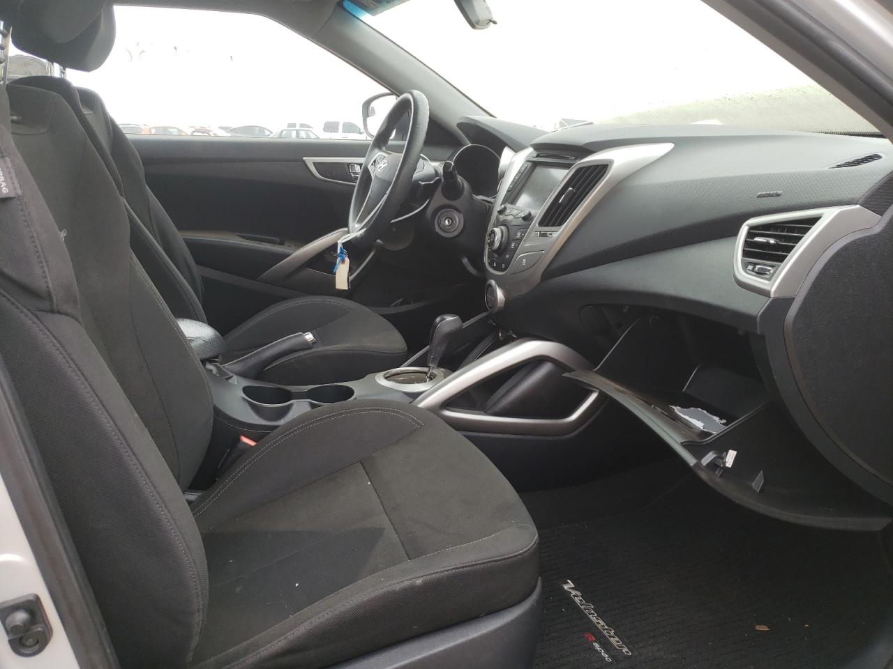 Photo 5 from auction – 2016 HYUNDAI VELOSTER with VIN KMHTC6AD8GU269936