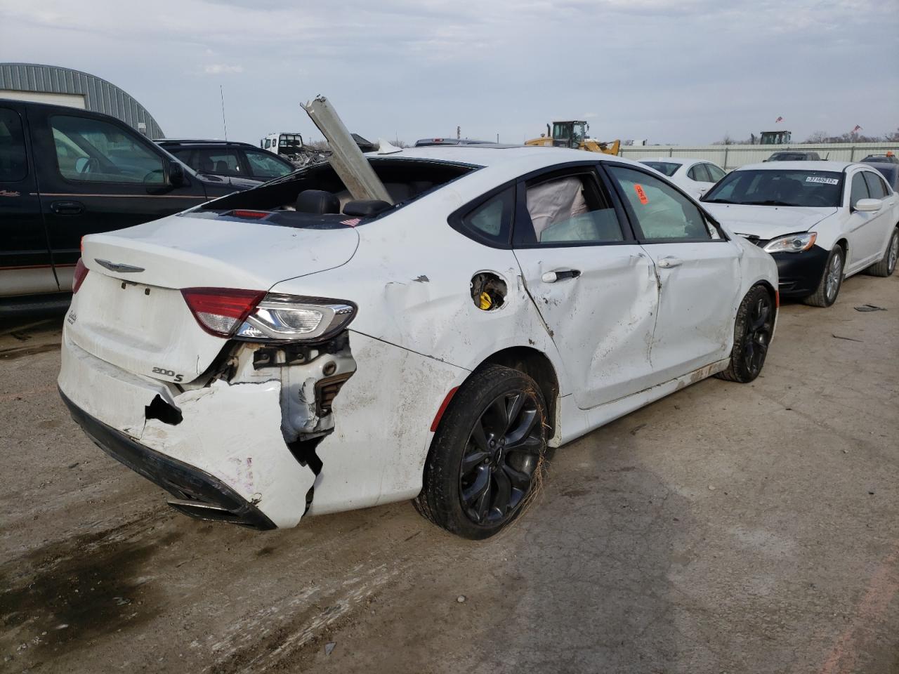 Photo 4 from auction – 2015 CHRYSLER 200 S with VIN 1C3CCCBB9FN677360