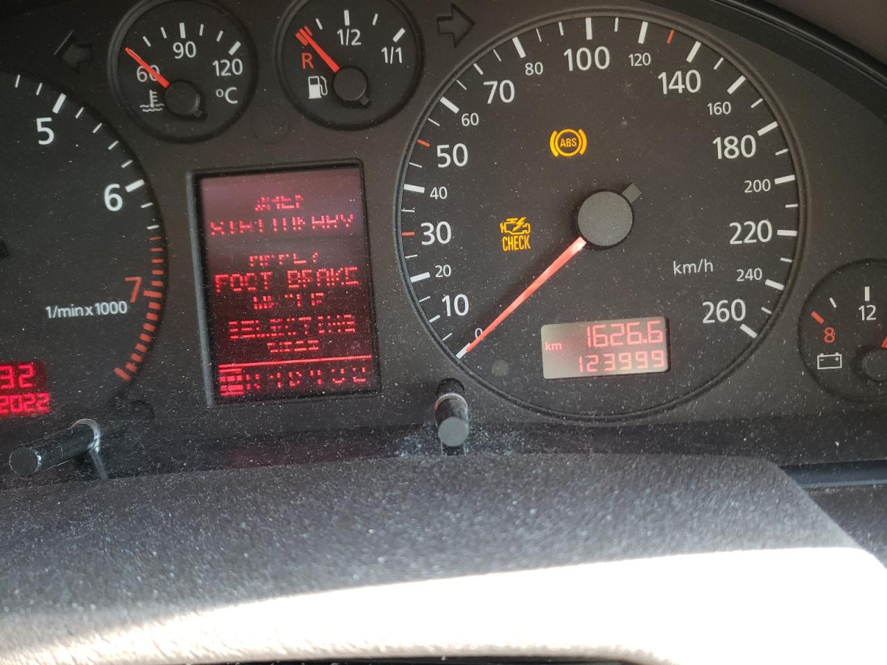 Photo 8 from auction – 2000 AUDI A6 2.8 QUA with VIN WAUEH64B1YN118924