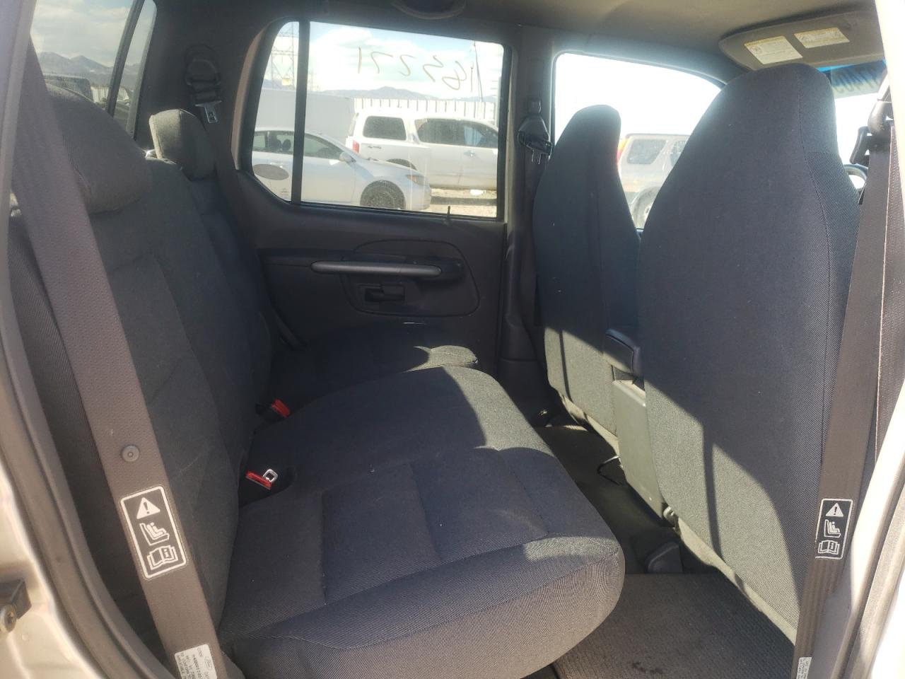 Photo 6 from auction – 2002 FORD EXPLORER S with VIN 1FMZU77E52UD27183