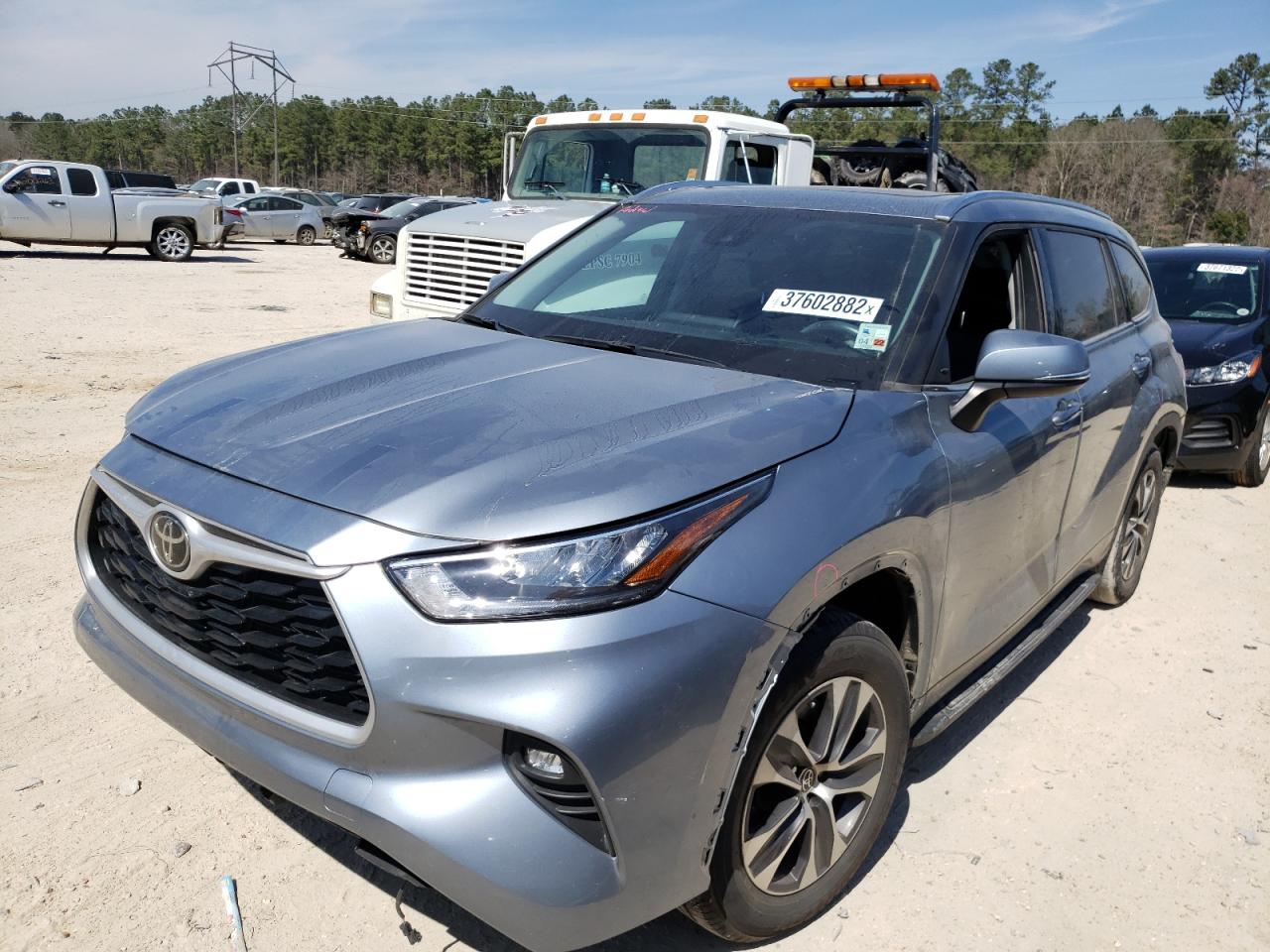 Photo 2 from auction – 2020 TOYOTA HIGHLANDER with VIN 5TDGZRAH7LS012256