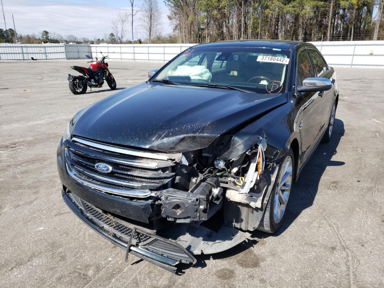 Photo 2 from auction – 2014 FORD TAURUS LIM with VIN 1FAHP2F84EG105054