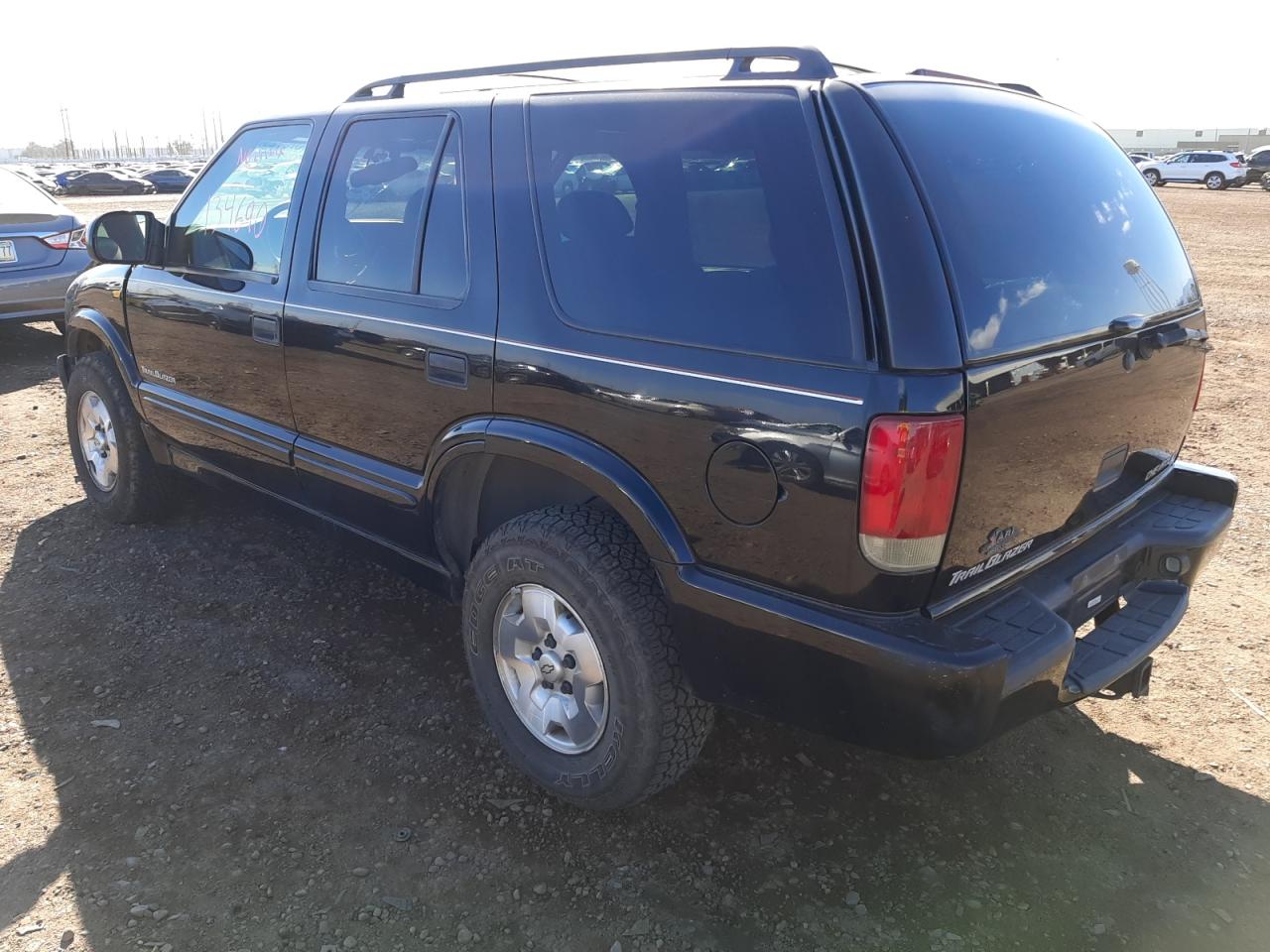 Photo 3 from auction – 2001 CHEVROLET BLAZER with VIN 1GNDT13W612134040