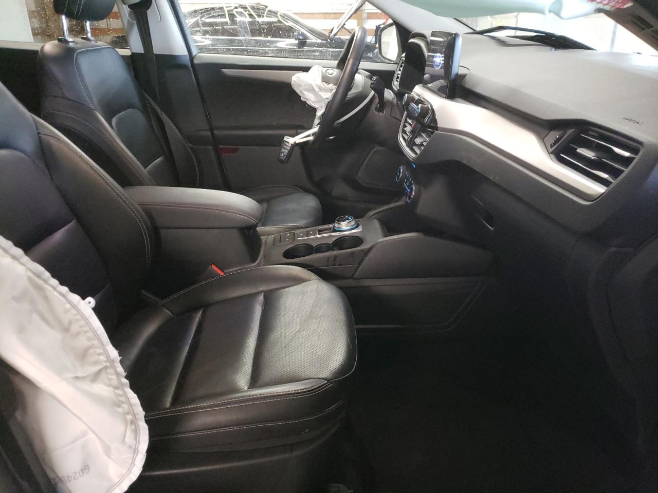 Photo 5 from auction – 2020 FORD ESCAPE SEL with VIN 1FMCU9H62LUA26574