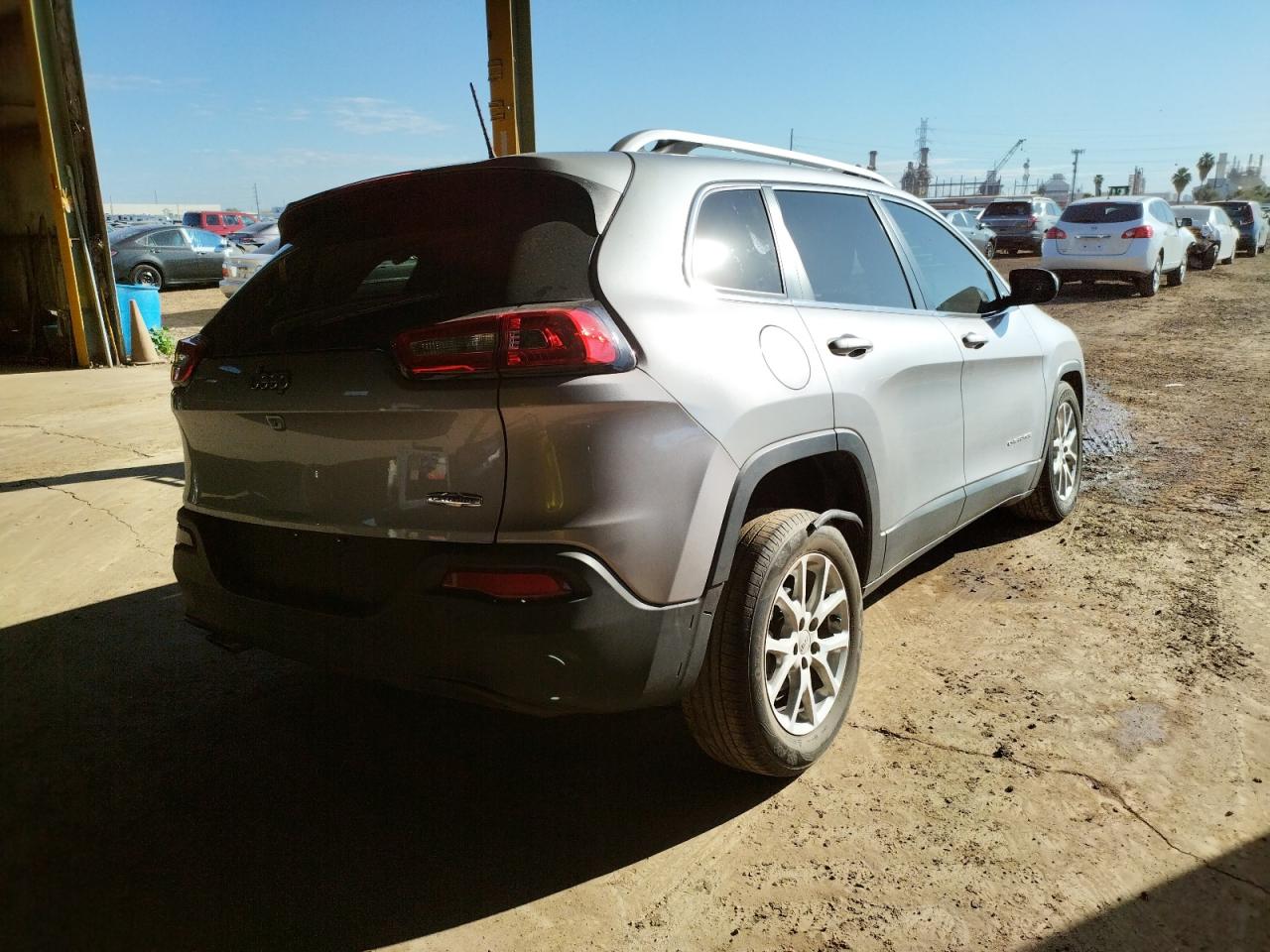 Photo 4 from auction – 2017 JEEP CHEROKEE L with VIN 1C4PJLCB2HW592200