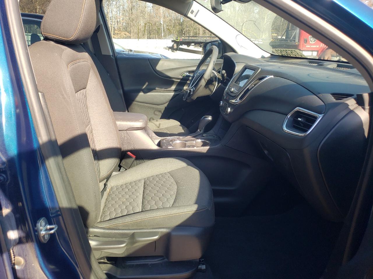 Photo 5 from auction – 2019 CHEVROLET EQUINOX LT with VIN 2GNAXUEV7K6226212