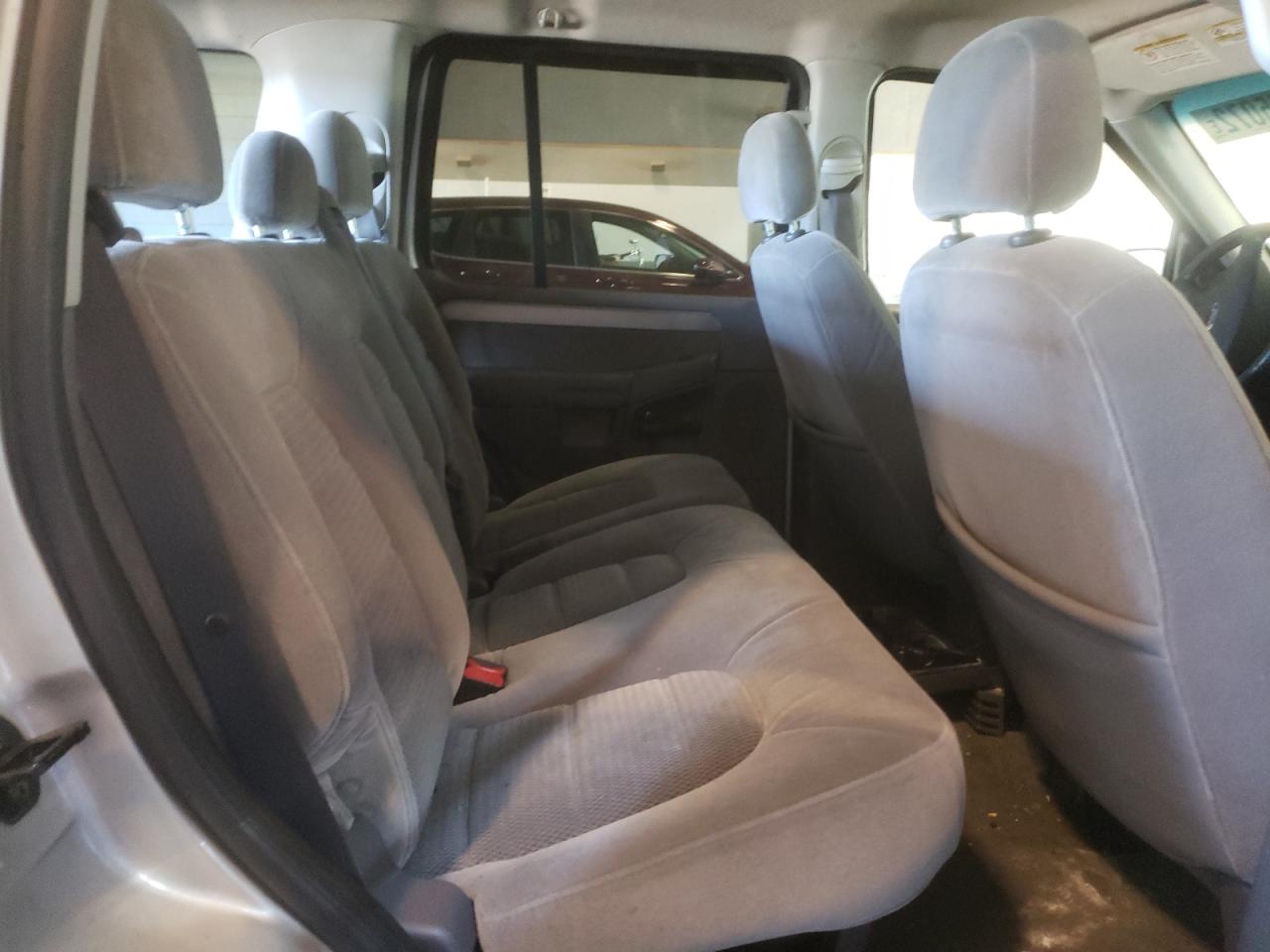 Photo 6 from auction – 2004 FORD EXPLORER X with VIN 1FMZU73K84ZA49655