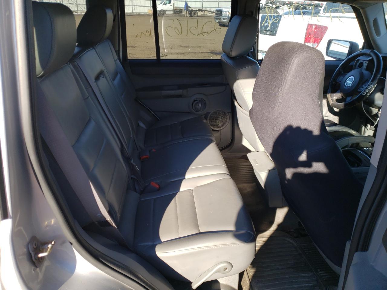 Photo 6 from auction – 2006 JEEP COMMANDER with VIN 1J8HG48K06C280353