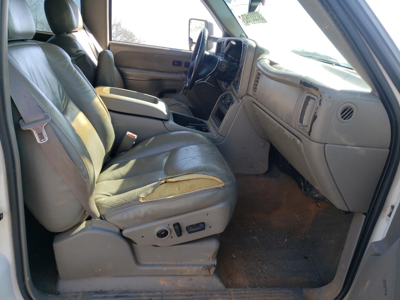 Photo 5 from auction – 2003 CHEVROLET SILVERADO with VIN 1GCHK23143F238688