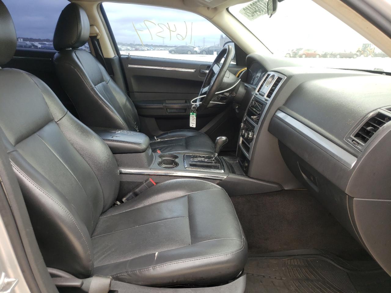 Photo 5 from auction – 2010 CHRYSLER 300 TOURIN with VIN 2C3CA5CV3AH264572