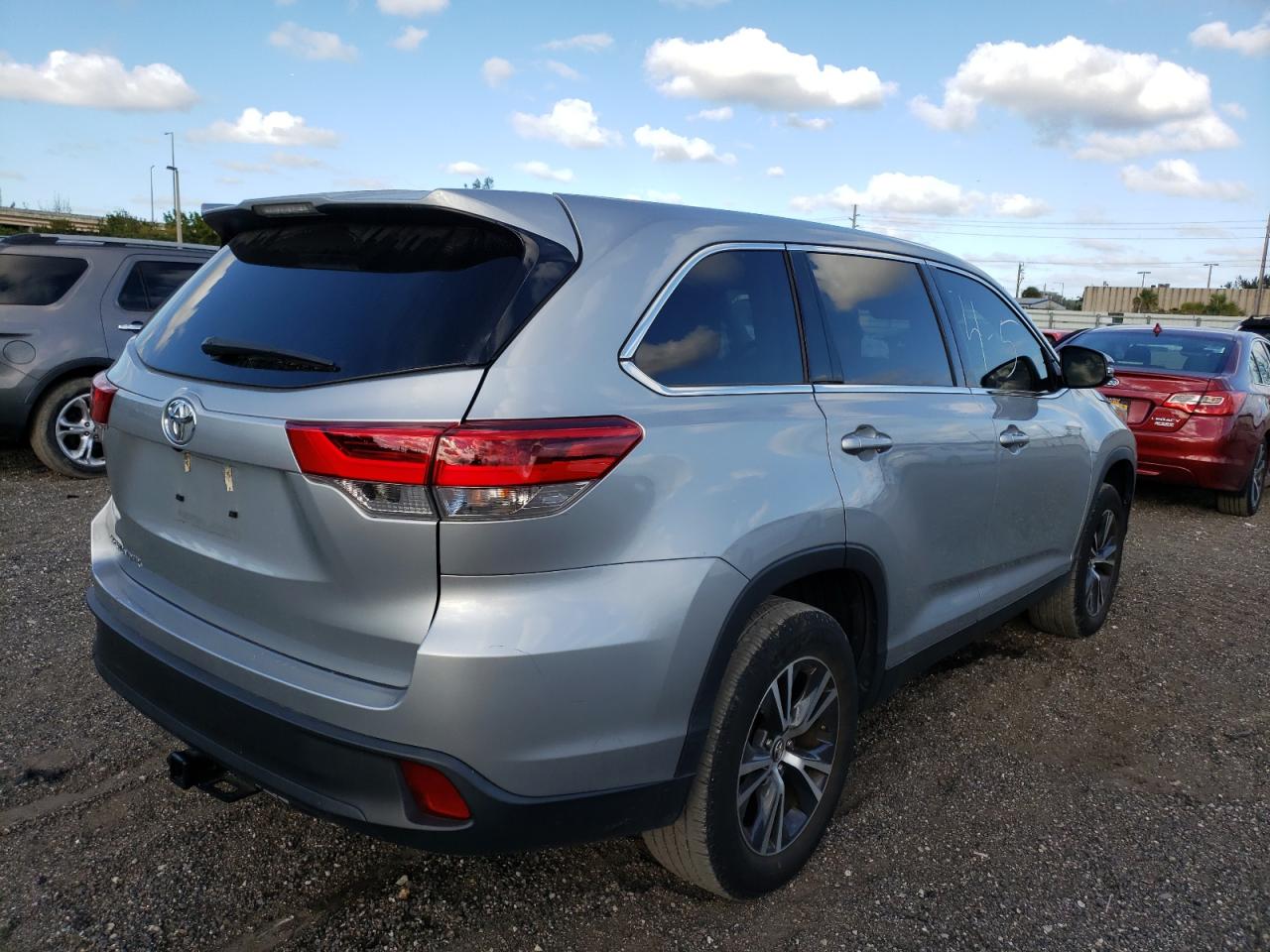 Photo 4 from auction – 2019 TOYOTA HIGHLANDER with VIN 5TDZARFH2KS059444