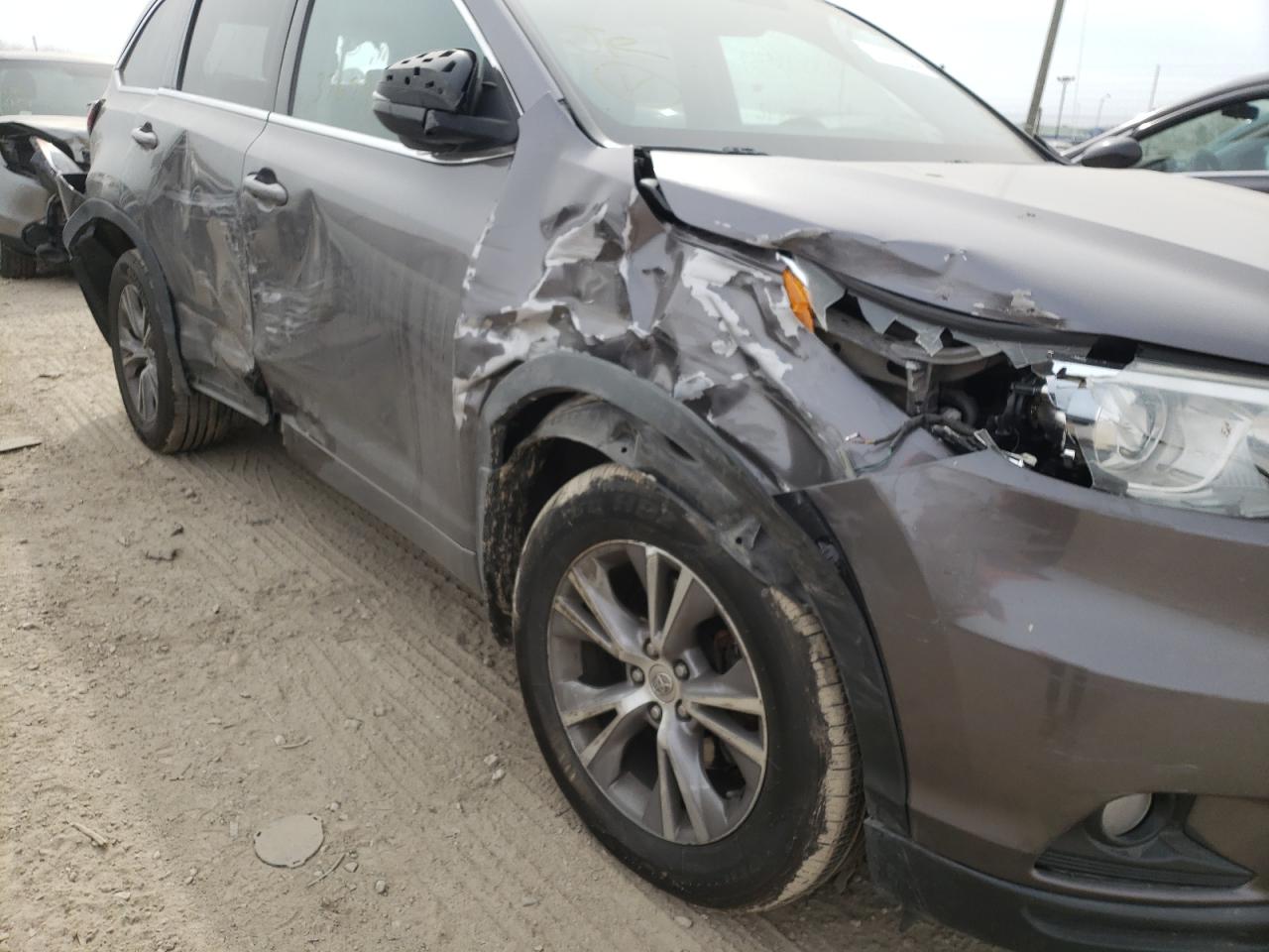 Photo 9 from auction – 2015 TOYOTA HIGHLANDER with VIN 5TDBKRFH0FS083519