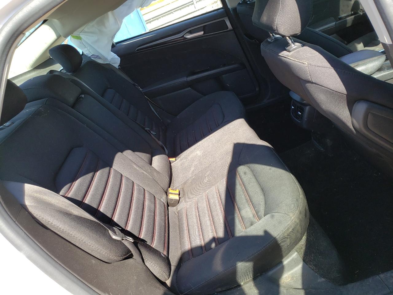 Photo 6 from auction – 2016 FORD FUSION SE with VIN 3FA6P0HD6GR376294