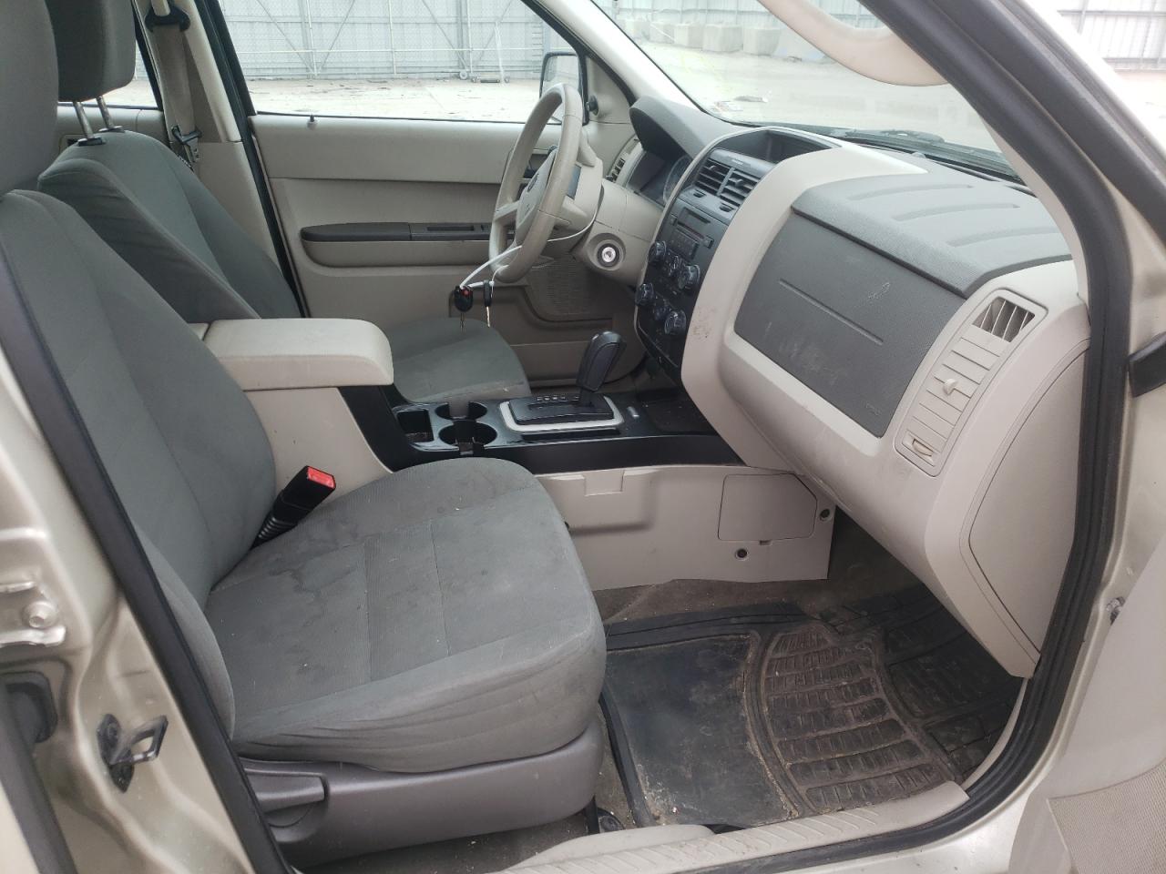 Photo 5 from auction – 2011 FORD ESCAPE XLS with VIN 1FMCU0C78BKC47831