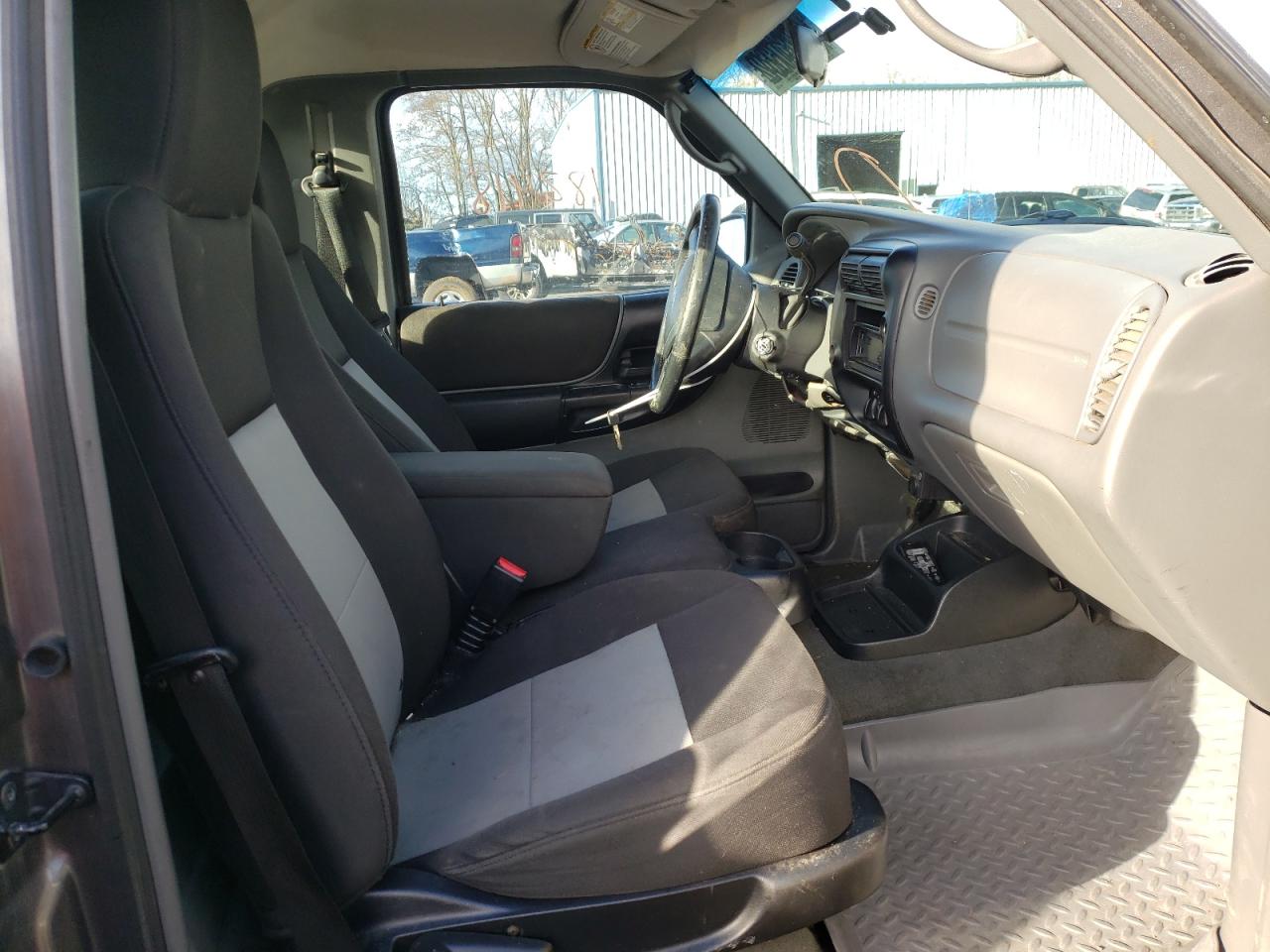 Photo 5 from auction – 2005 FORD RANGER with VIN 1FTYR10U85PA38107