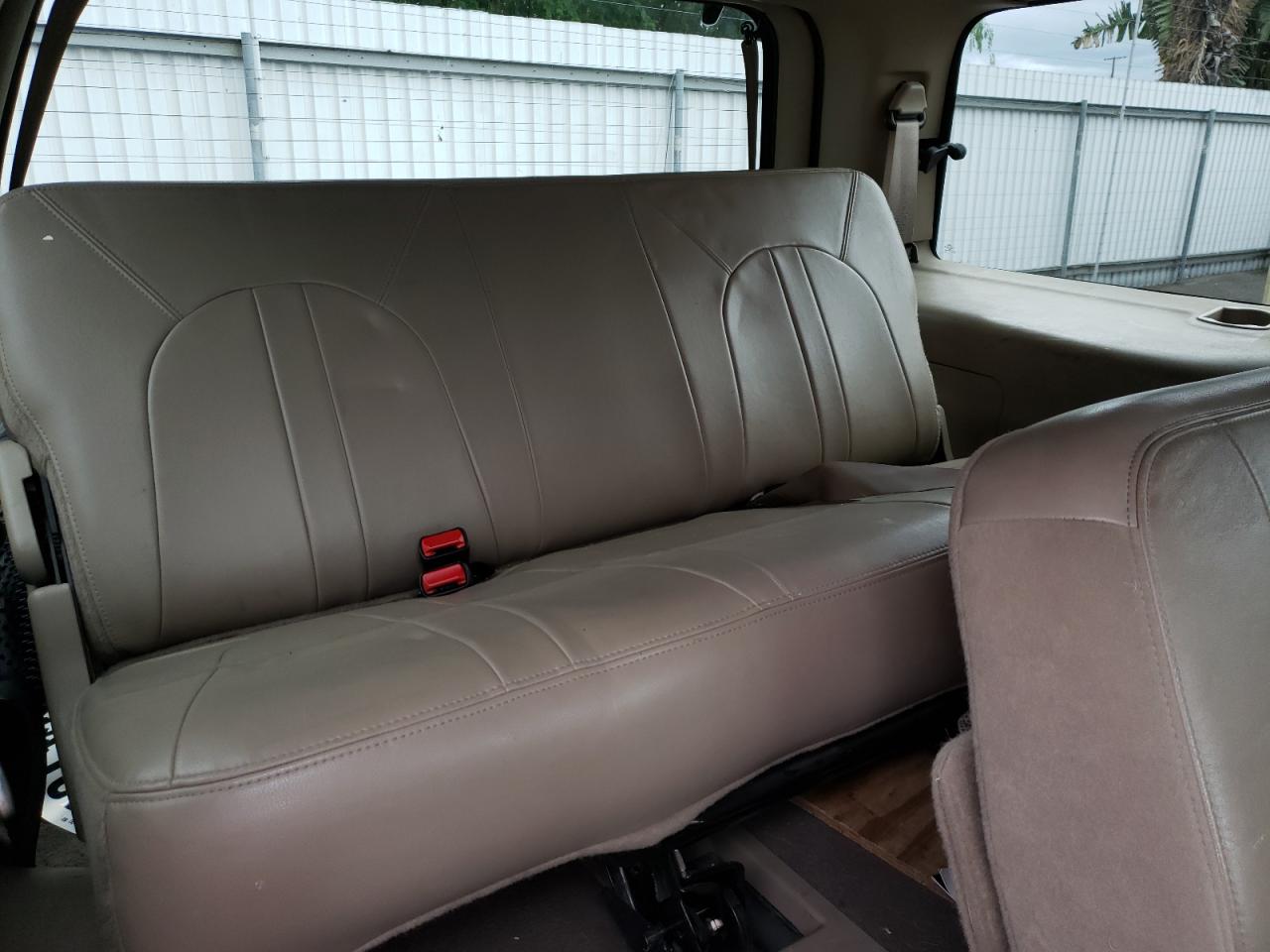 Photo 9 from auction – 2000 FORD EXPEDITION with VIN 1FMPU18L6YLC42756