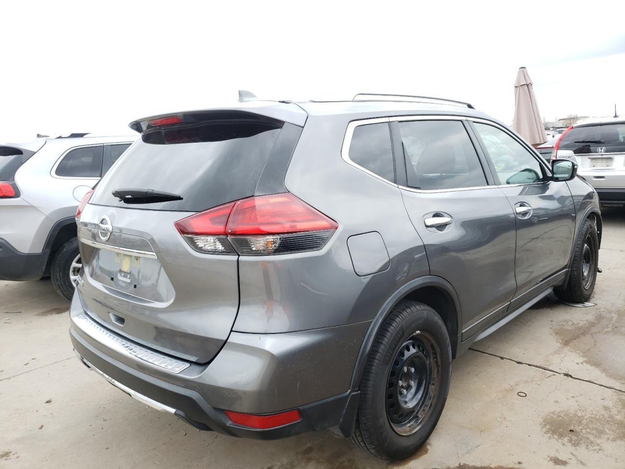 Photo 4 from auction – 2017 NISSAN ROGUE S with VIN JN8AT2MT8HW140600