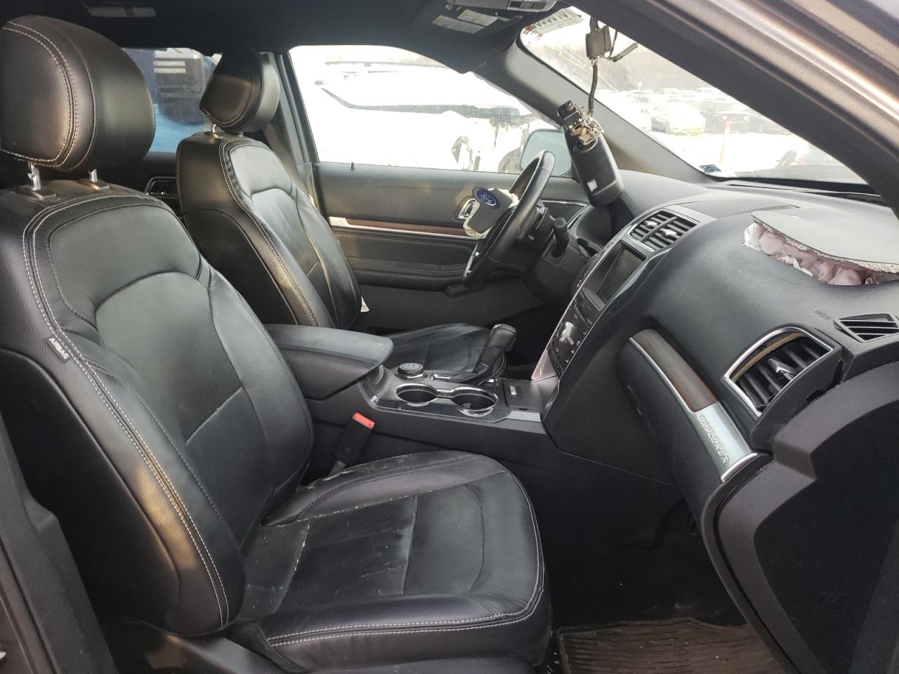 Photo 5 from auction – 2016 FORD EXPLORER L with VIN 1FM5K8F82GGA43778