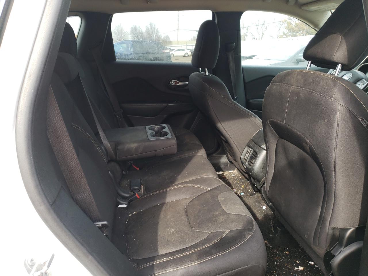 Photo 6 from auction – 2015 JEEP CHEROKEE L with VIN 1C4PJLCB5FW766533