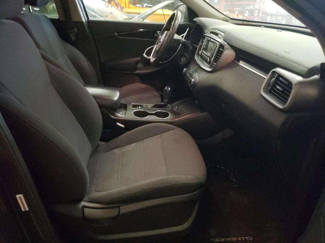 Photo 5 from auction – 2016 KIA SORENTO LX with VIN 5XYPGDA55GG007378