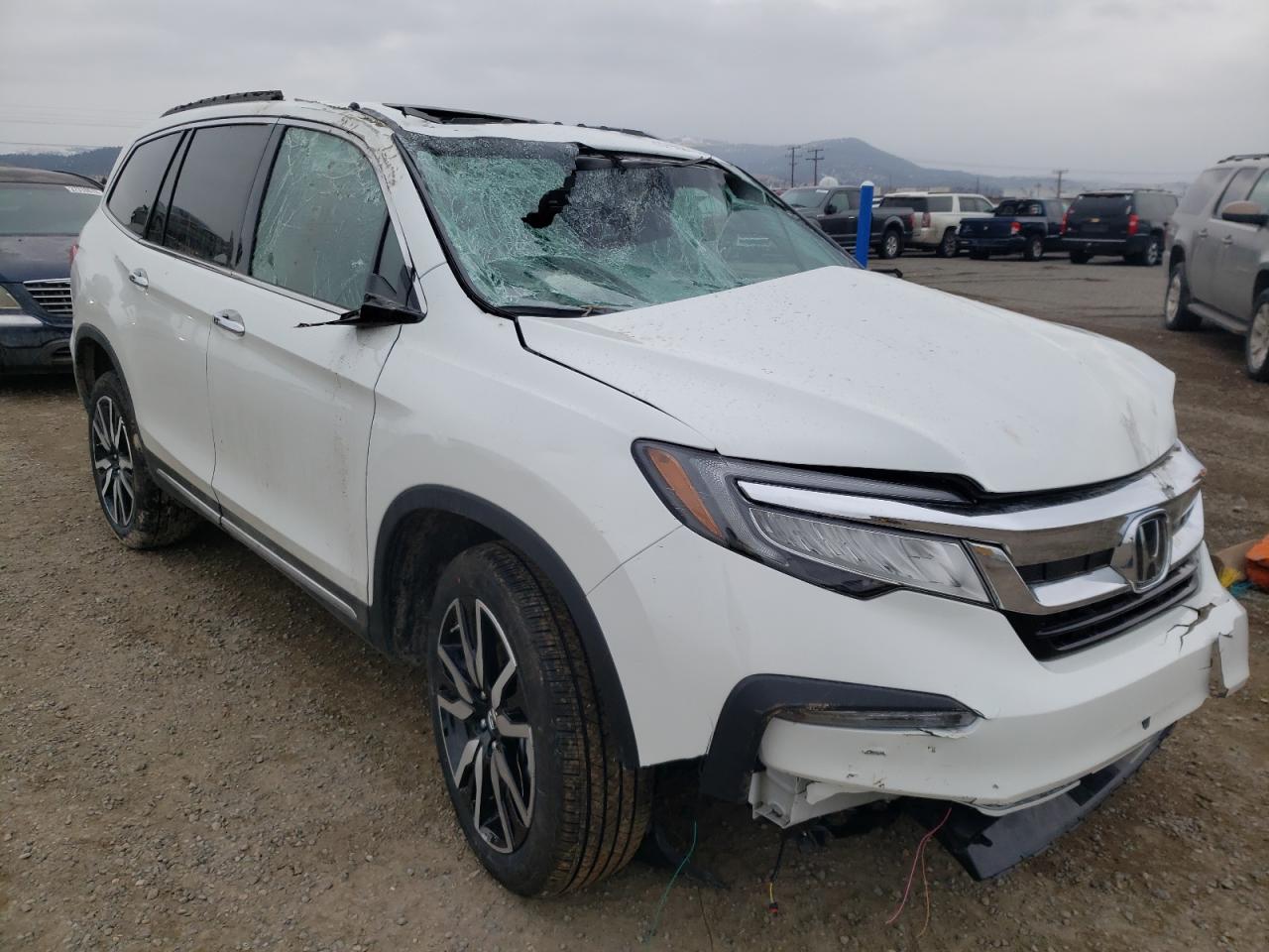 HONDA PILOT TOUR 2022 with VIN 5FNYF6H97NB016826 - Photo from auction