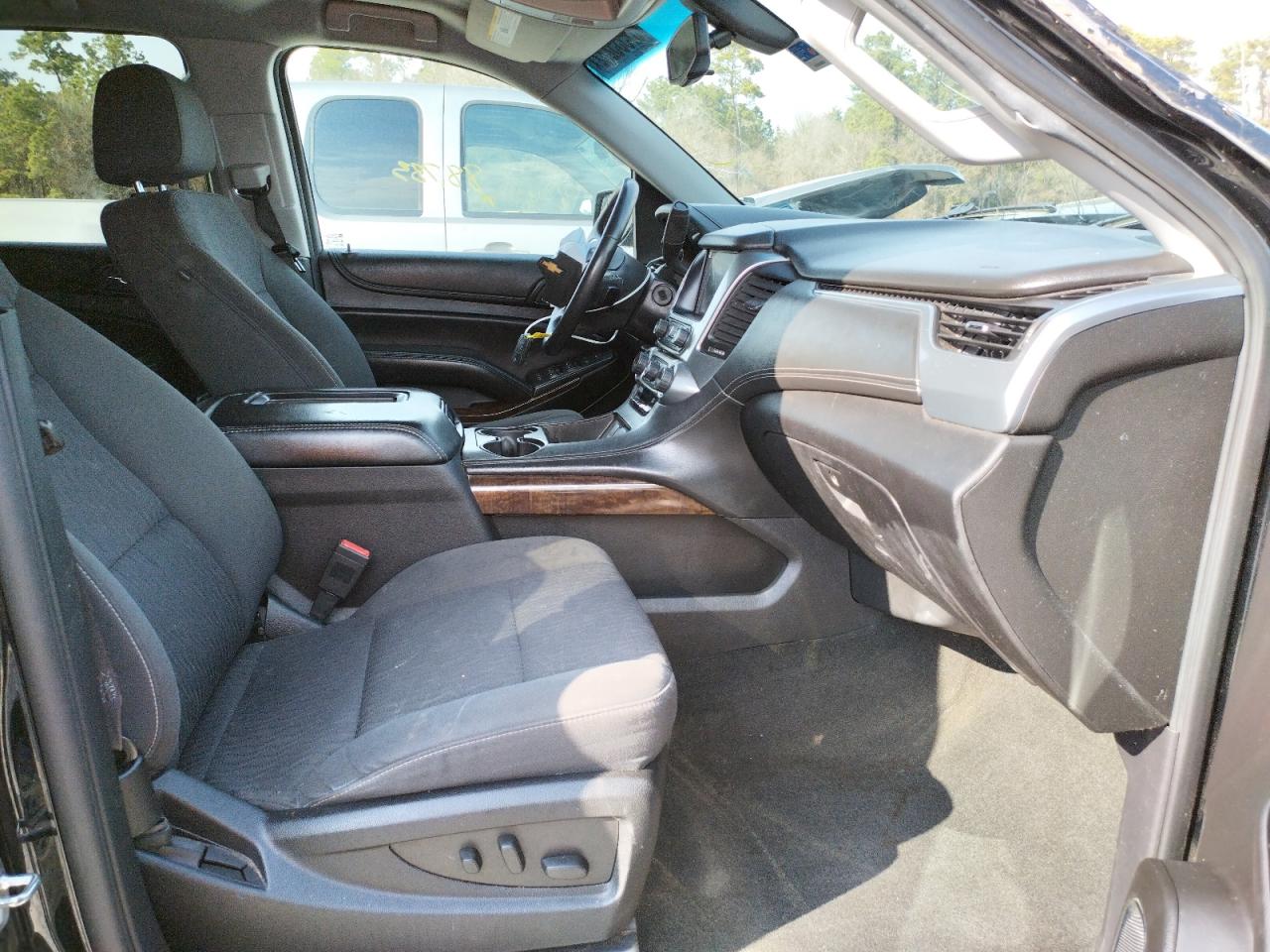 Photo 5 from auction – 2016 CHEVROLET SUBURBAN C with VIN 1GNSCGKC1GR242437