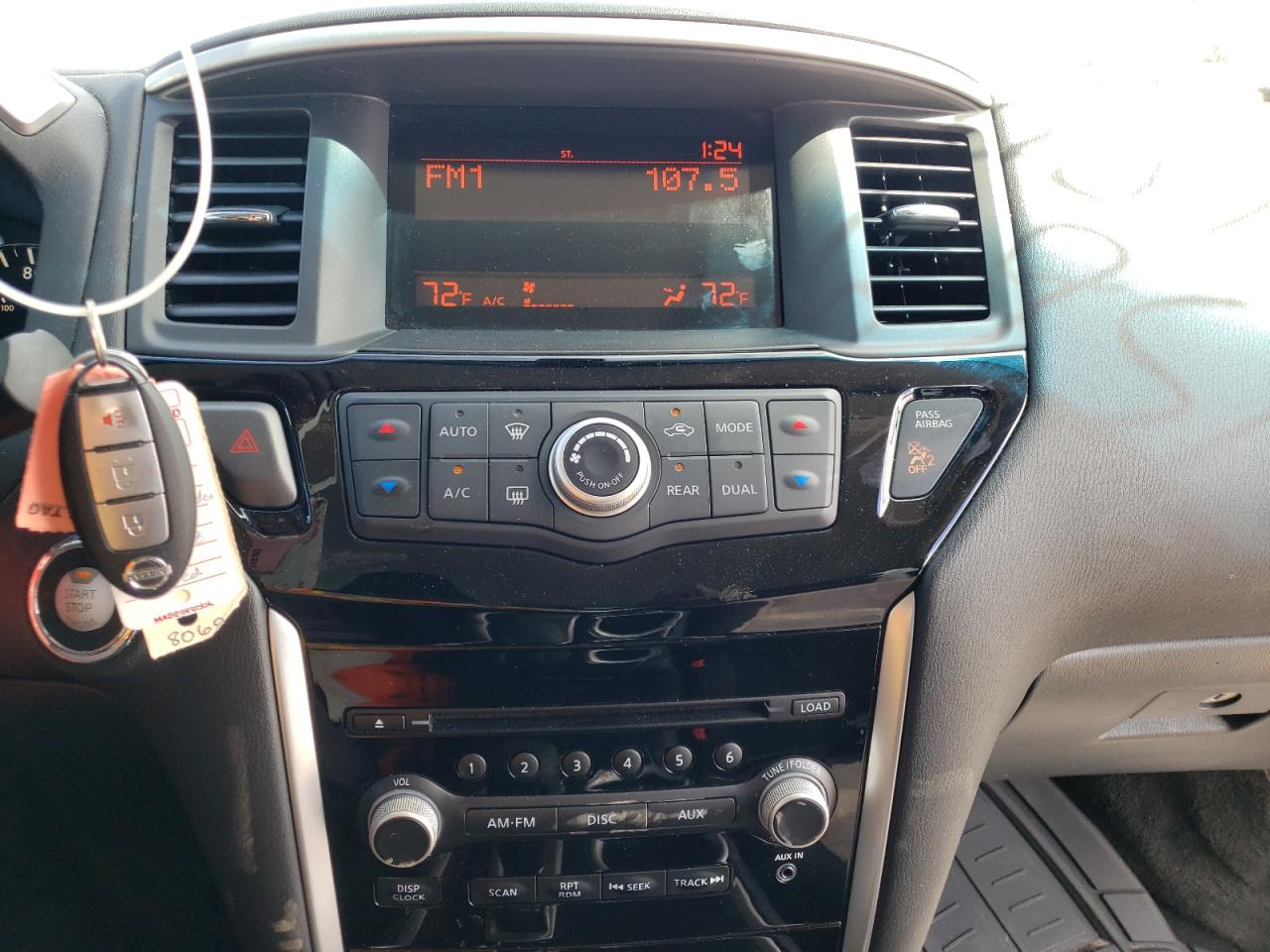 Photo 9 from auction – 2016 NISSAN PATHFINDER with VIN 5N1AR2MN5GC617569