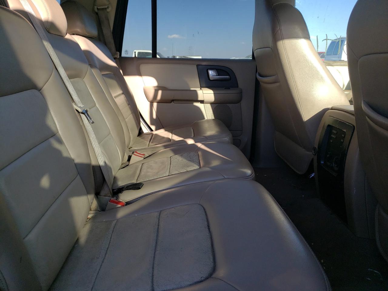Photo 6 from auction – 2004 FORD EXPEDITION with VIN 1FMFU18L14LB03558
