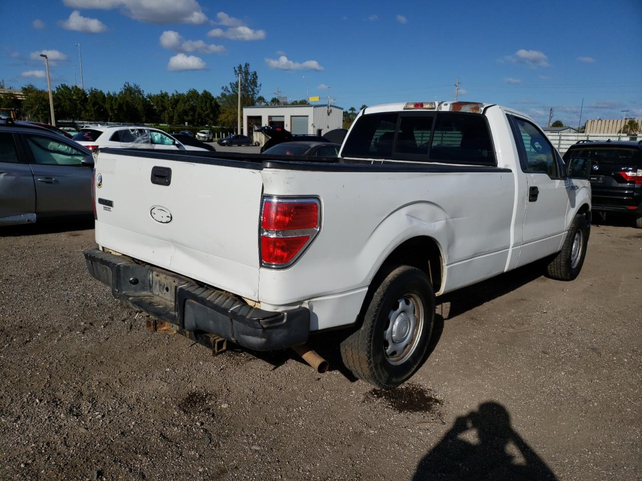 Photo 4 from auction – 2010 FORD F150 with VIN 1FTMF1CW3AKB32469