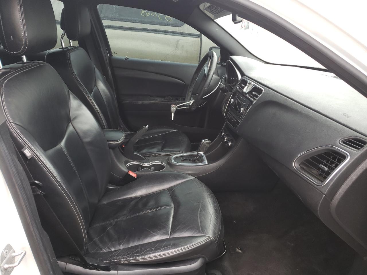 Photo 5 from auction – 2014 CHRYSLER 200 LIMITE with VIN 1C3CCBCG4EN179652