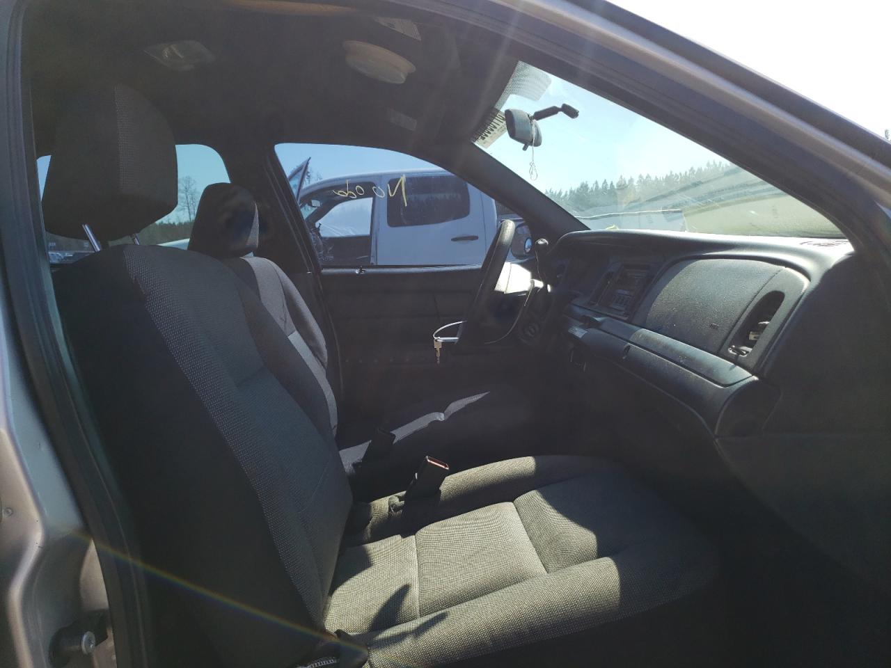 Photo 5 from auction – 2007 FORD CROWN VICT with VIN 2FAFP71W57X134599