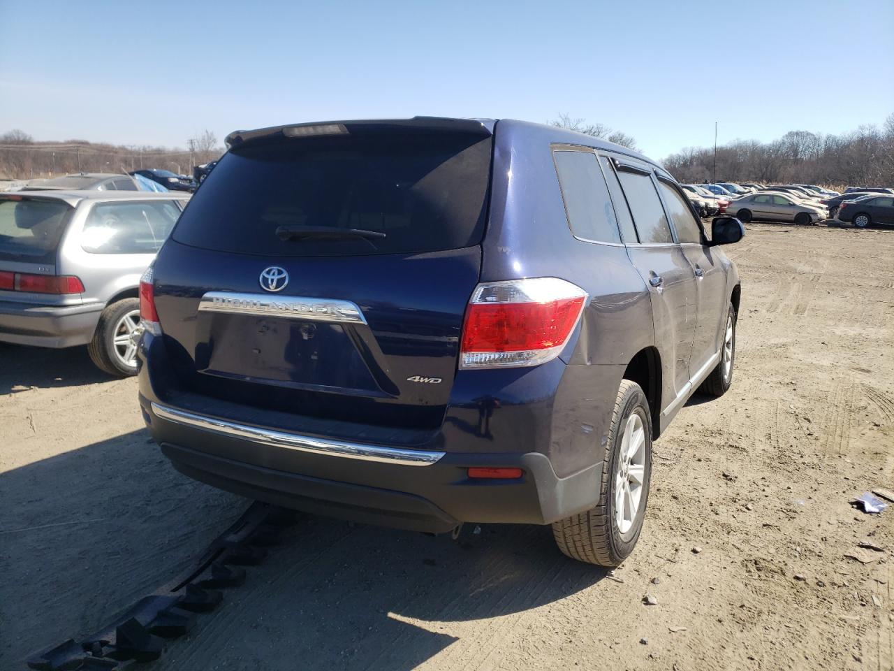 Photo 4 from auction – 2012 TOYOTA HIGHLANDER with VIN 5TDBK3EH1CS162188