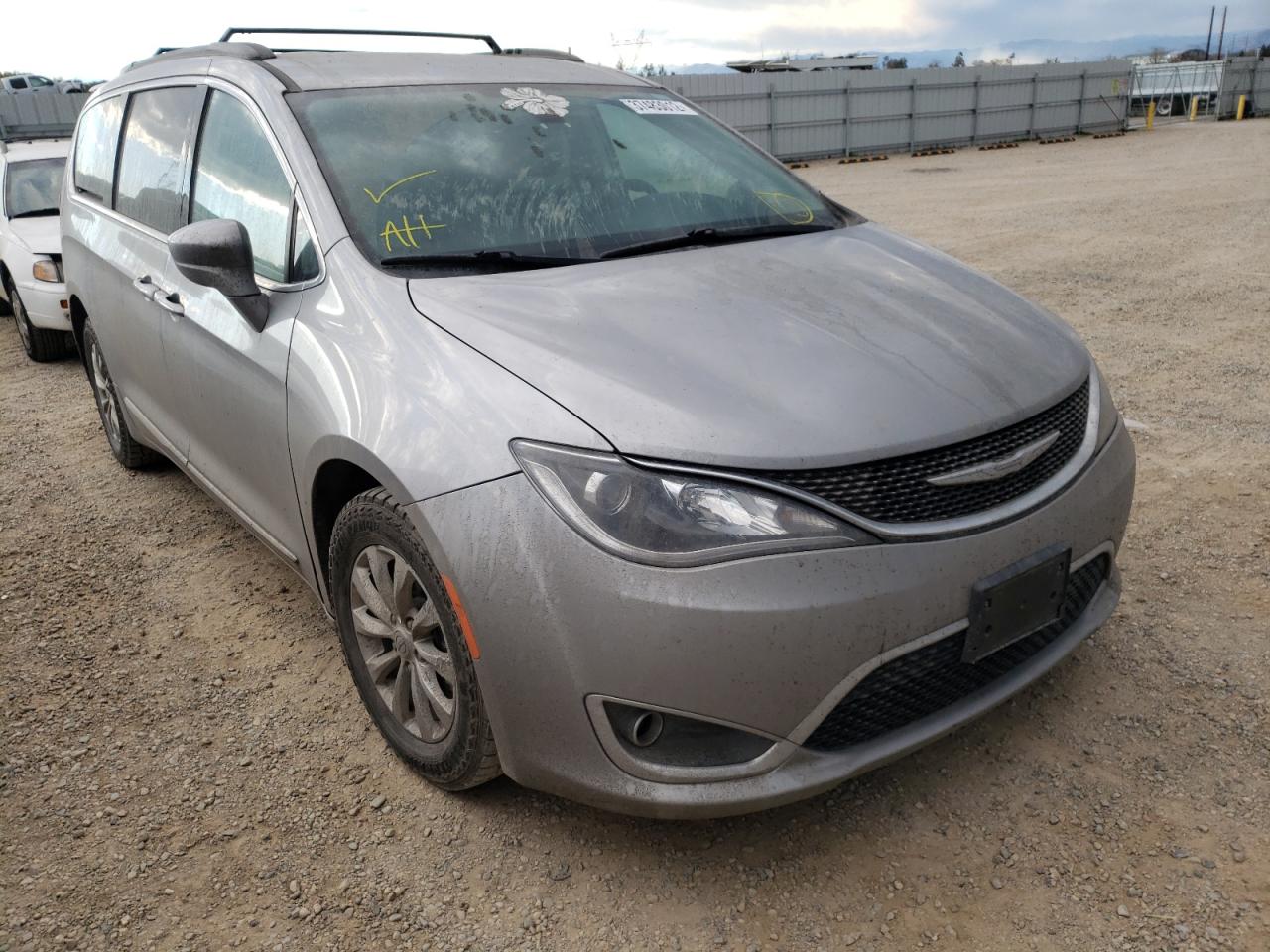 CHRYSLER PACIFICA T 2017 with VIN 2C4RC1BG1HR540442 - Photo from auction