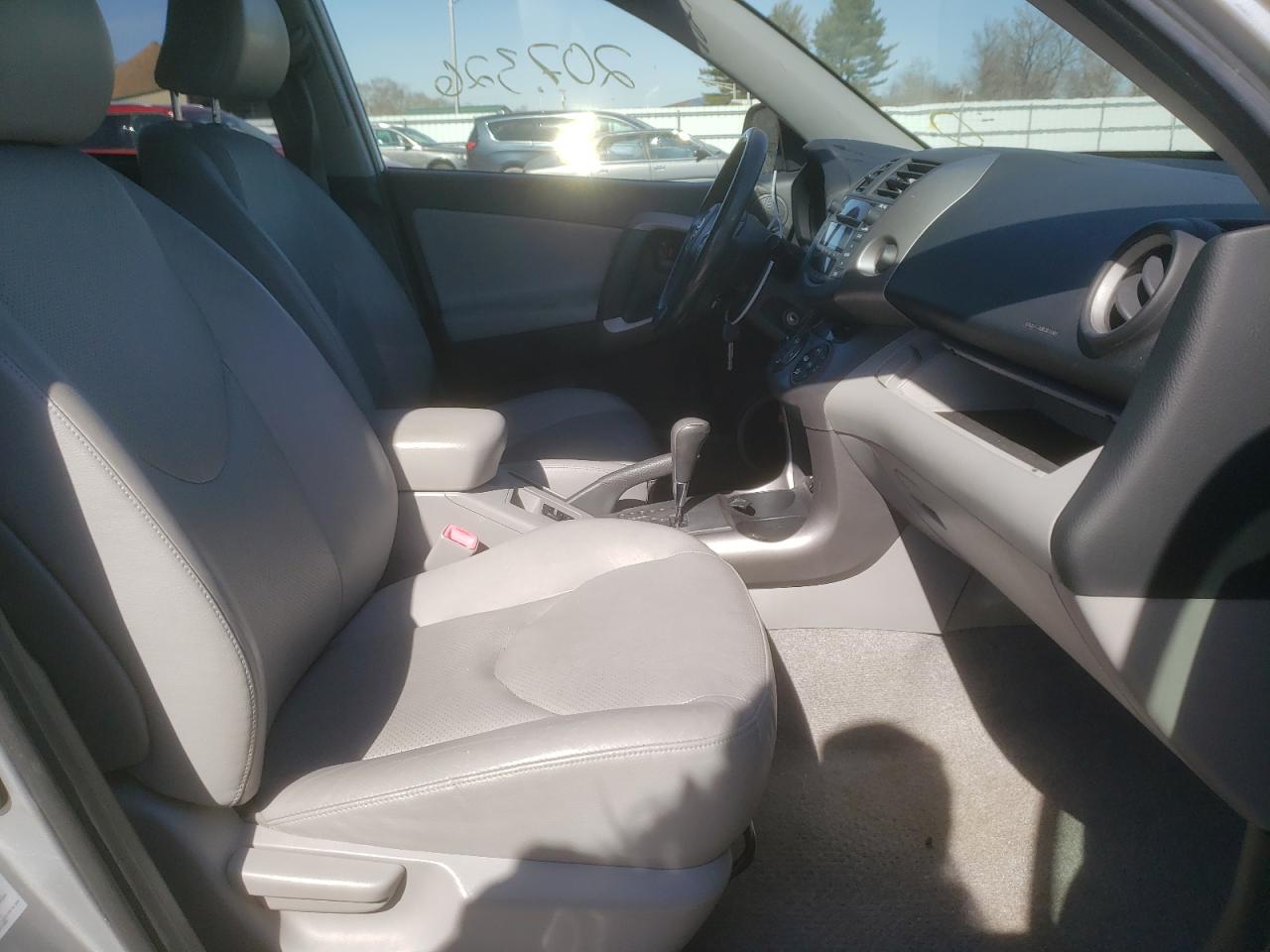 Photo 5 from auction – 2007 TOYOTA RAV4 LIMIT with VIN JTMBK31V676020906