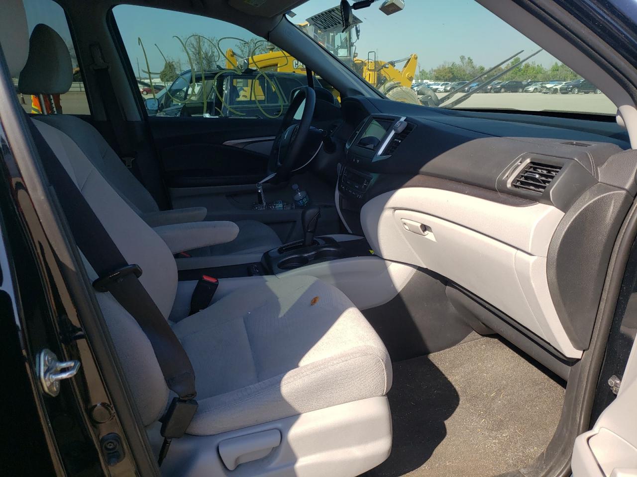 Photo 5 from auction – 2016 HONDA PILOT LX with VIN 5FNYF5H1XGB014415