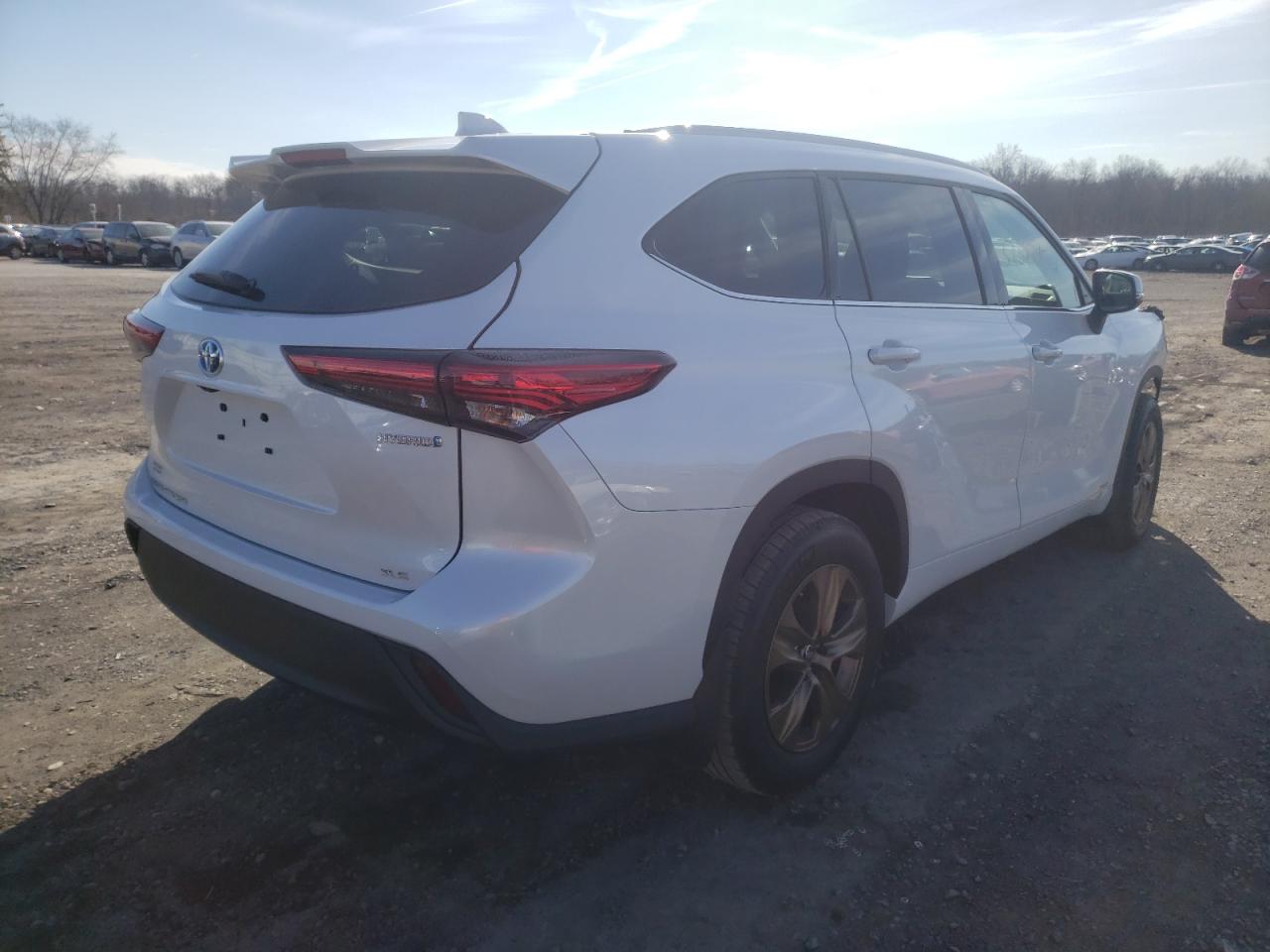 Фото 4 с аукциона – 2022 TOYOTA HIGHLANDER с VIN 5TDABRCH4NS543781