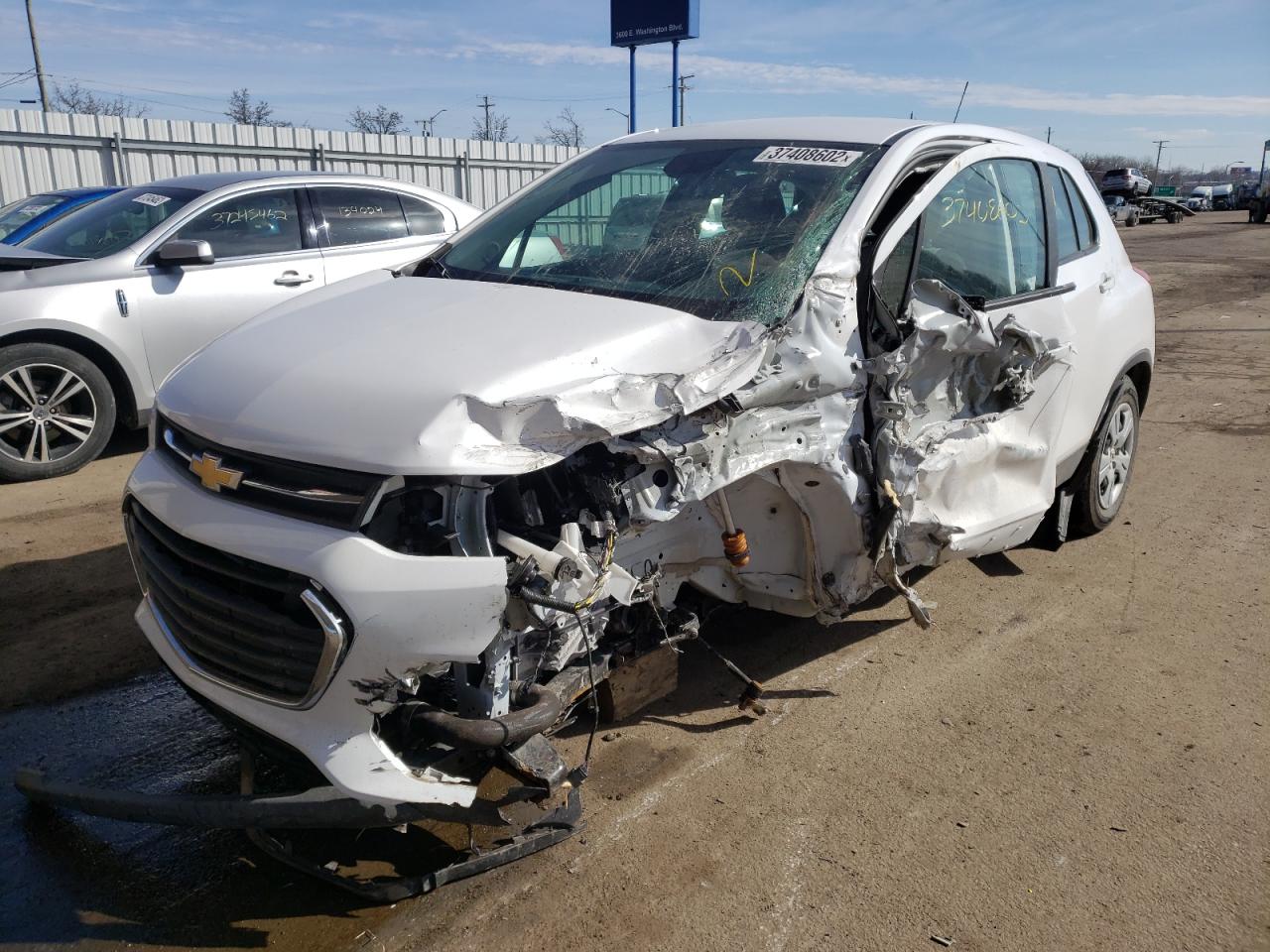 Photo 2 from auction – 2017 CHEVROLET TRAX LS with VIN 3GNCJKSB7HL213229