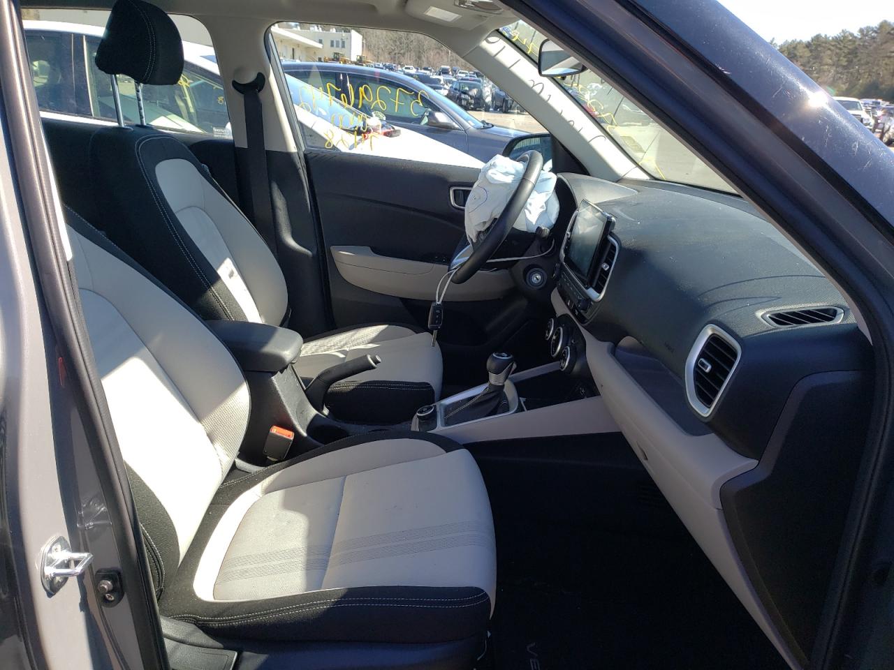 Photo 5 from auction – 2022 HYUNDAI VENUE SEL with VIN KMHRC8A35NU133113