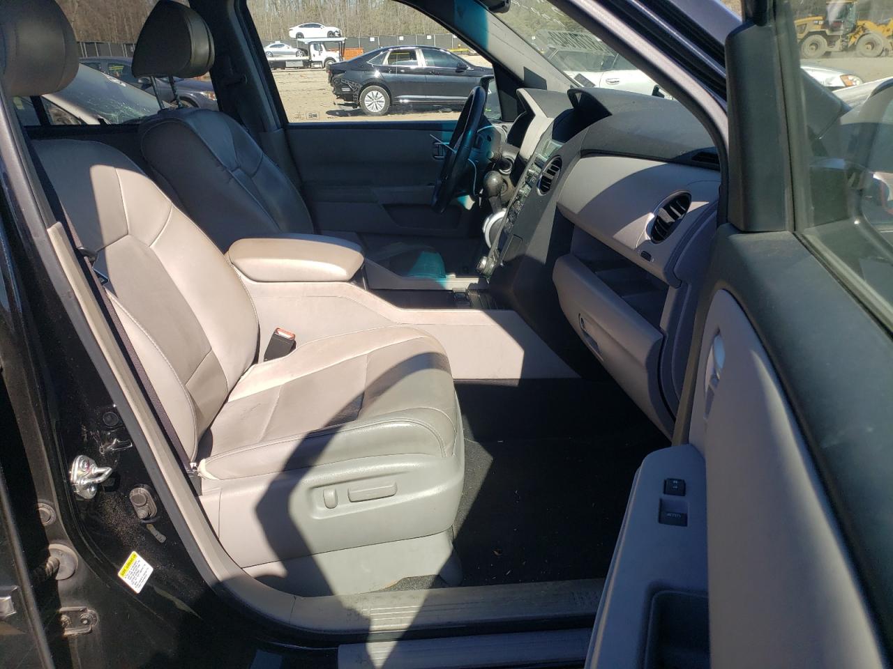 Photo 5 from auction – 2011 HONDA PILOT TOUR with VIN 5FNYF4H98BB035708