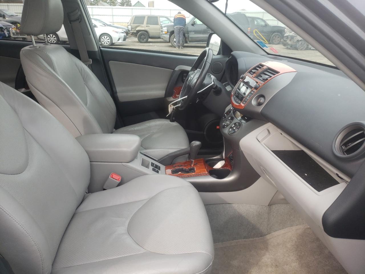 Photo 5 from auction – 2010 TOYOTA RAV4 LIMIT with VIN 2T3DK4DV3AW036416