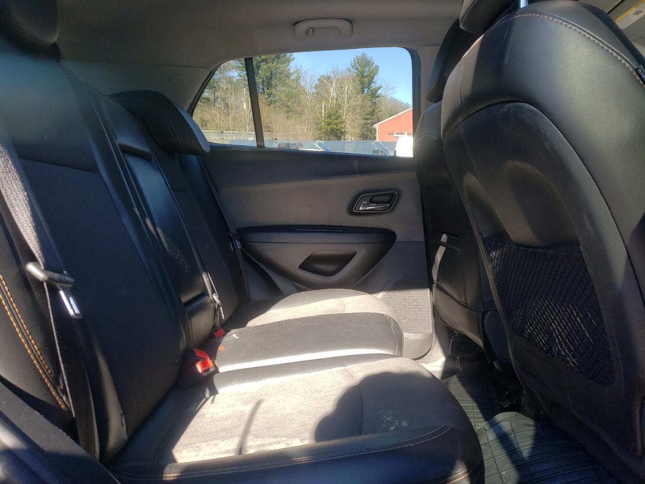 Photo 6 from auction – 2018 CHEVROLET TRAX 1LT with VIN 3GNCJPSB1JL371102