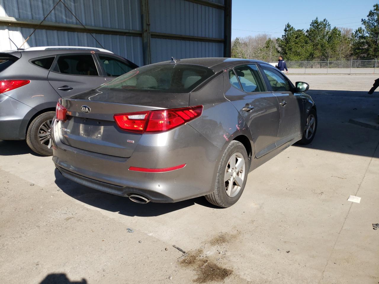 Photo 4 from auction – 2015 KIA OPTIMA LX with VIN 5XXGM4A76FG381530