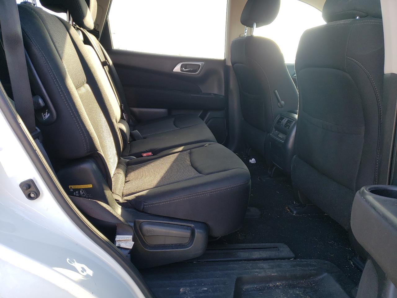 Photo 6 from auction – 2017 NISSAN PATHFINDER with VIN 5N1DR2MN4HC665689