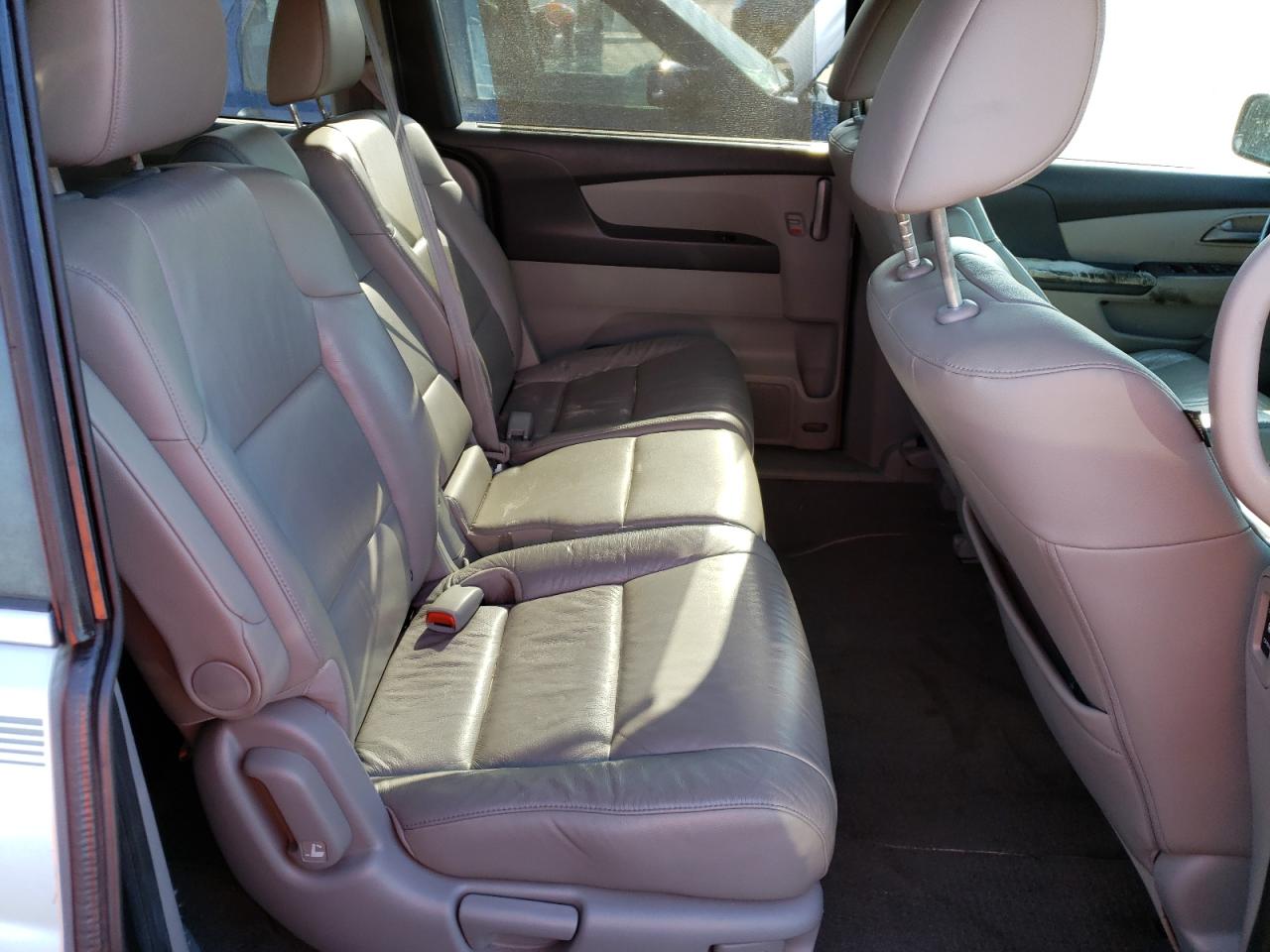 Photo 6 from auction – 2011 HONDA ODYSSEY EX with VIN 5FNRL5H62BB041609